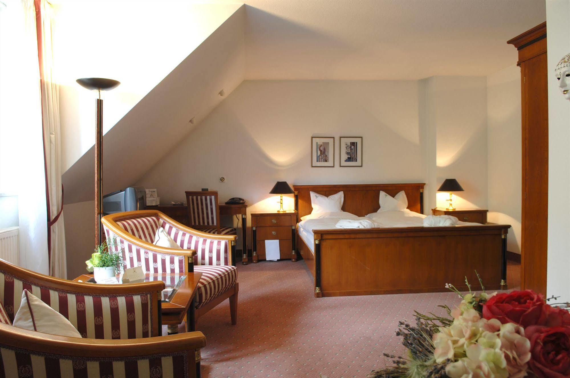 Hotel Gasthof Der Krug Штегаурах Екстер'єр фото