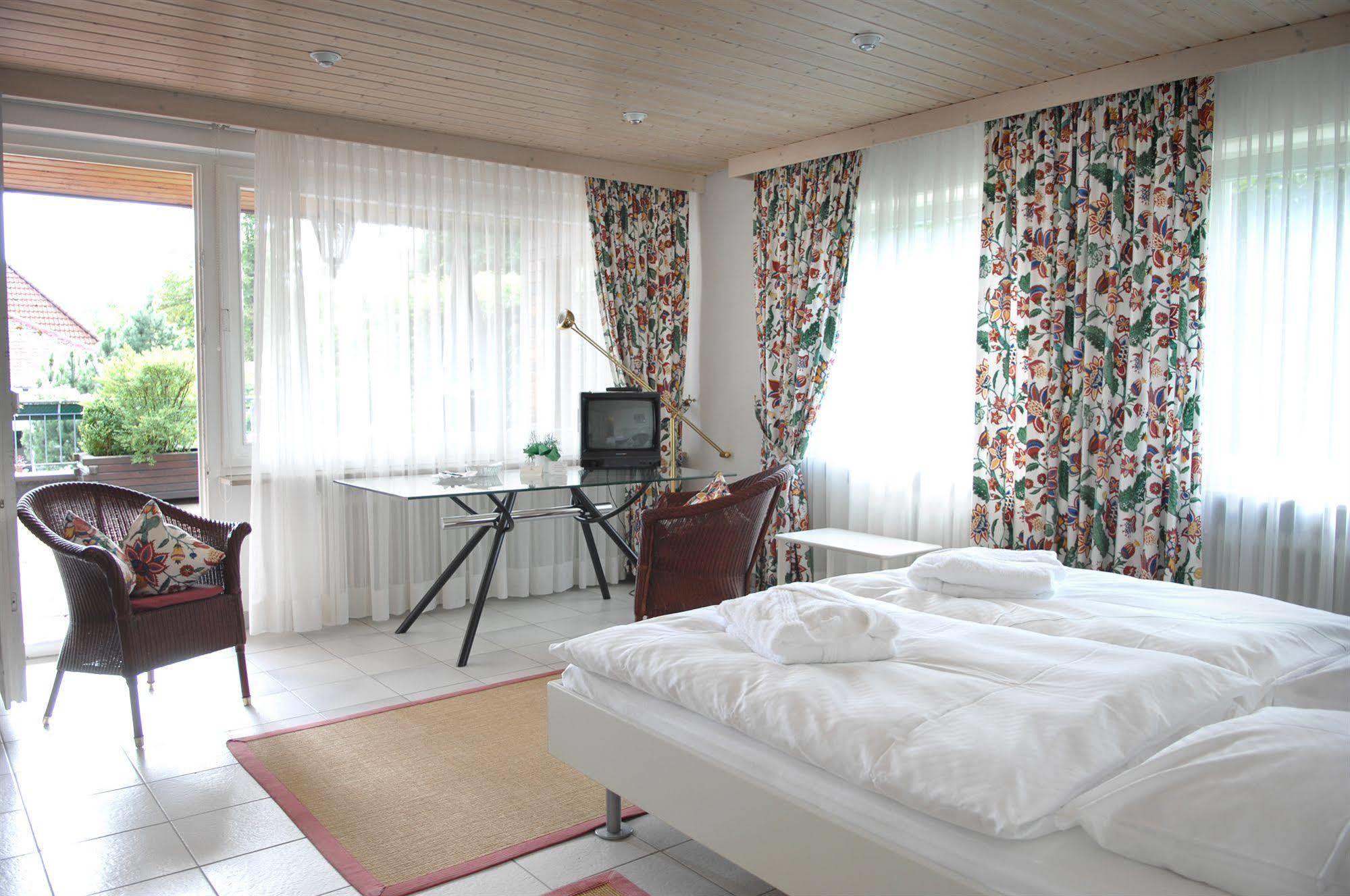 Hotel Gasthof Der Krug Штегаурах Екстер'єр фото